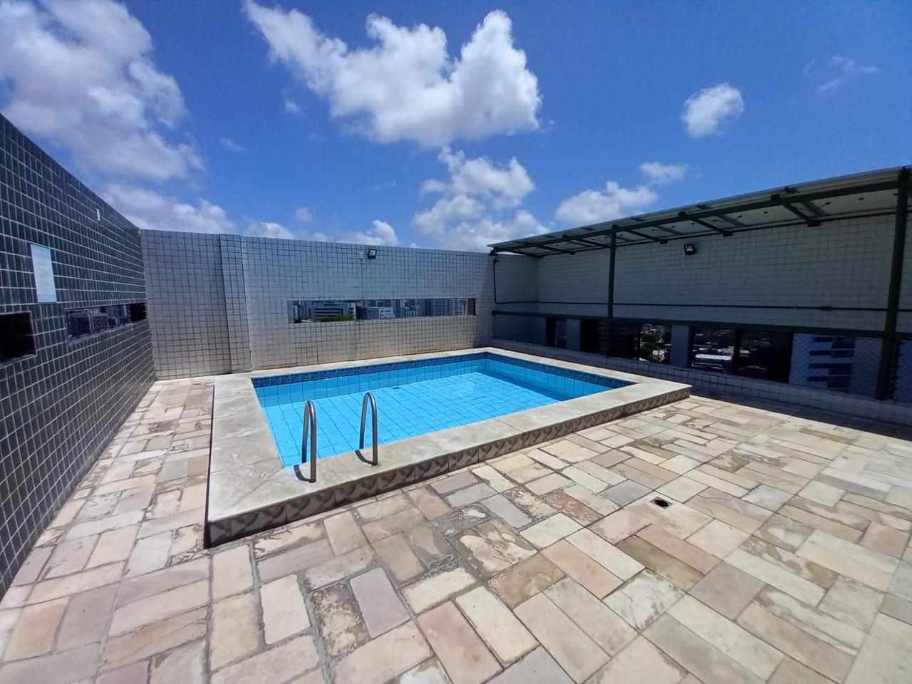 Piscina do condomínio — Apartamento 3 quartos com suíte no Espinheiro