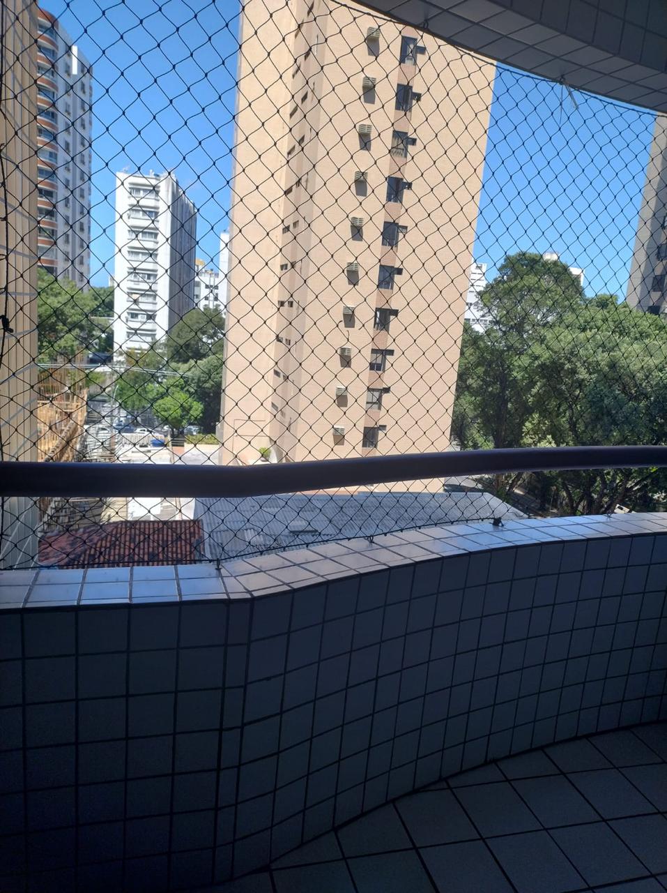 Varanda com vista arborizada — Apartamento 3 quartos com suíte no Espinheiro