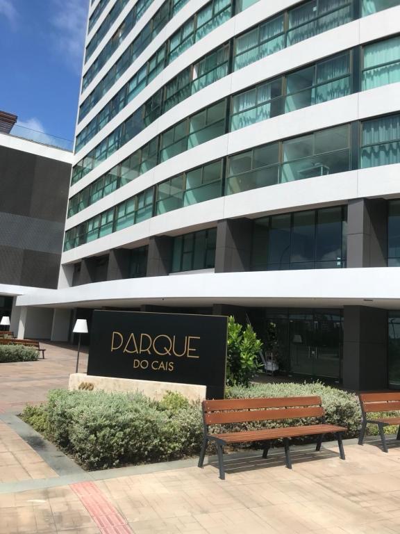 Fachada com nome do empreendimento — Apartamento no Parque do Cais - 3º andar