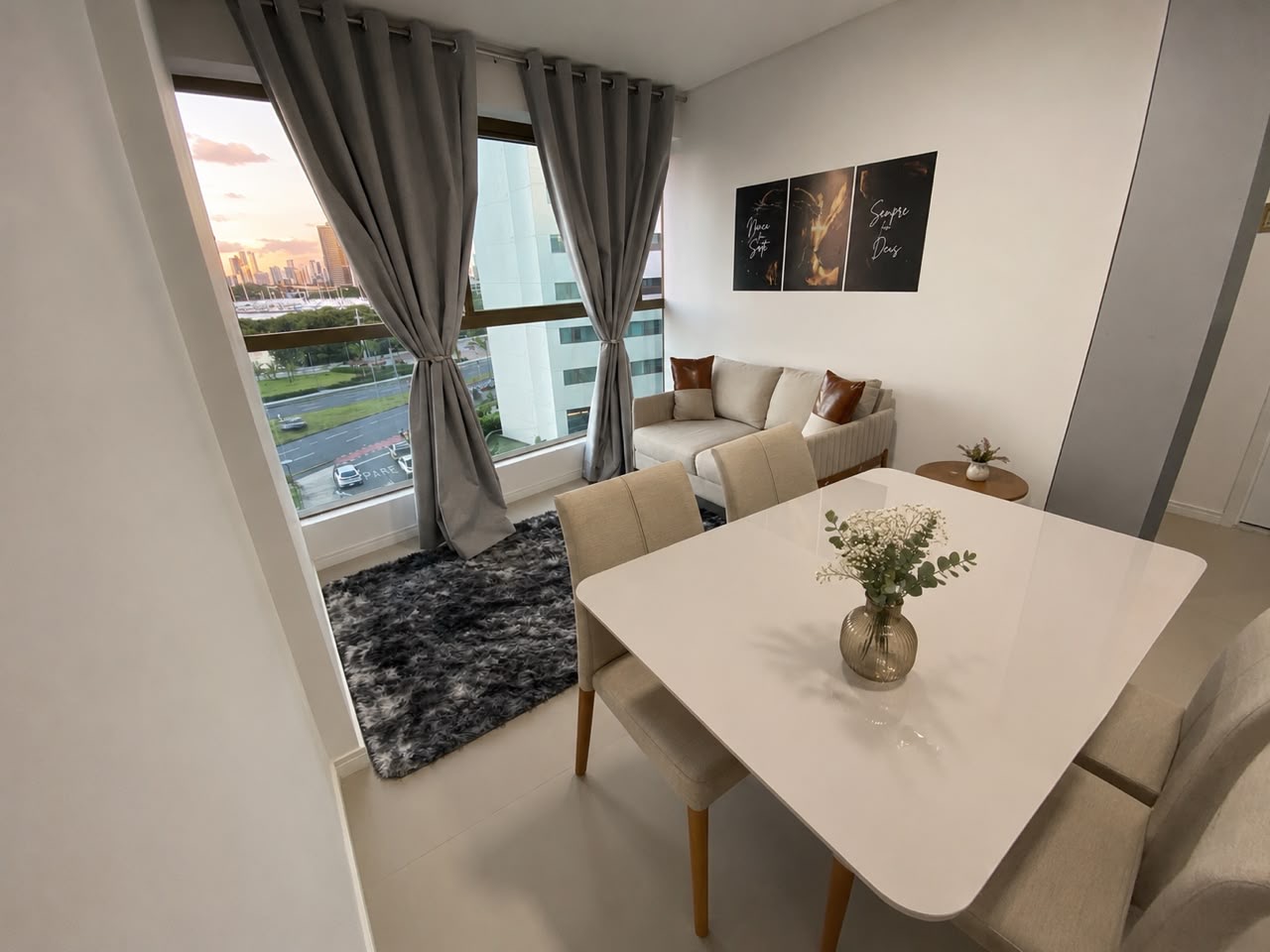 Sala com vista da cidade — Apartamento no Parque do Cais - 3º andar