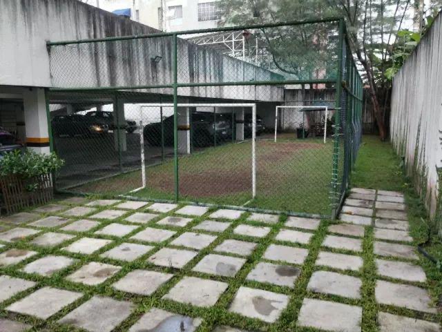 Mini campo de futebol gramado — Apartamento no Ed. Sobrado Gilberto Freyre — Casa Forte